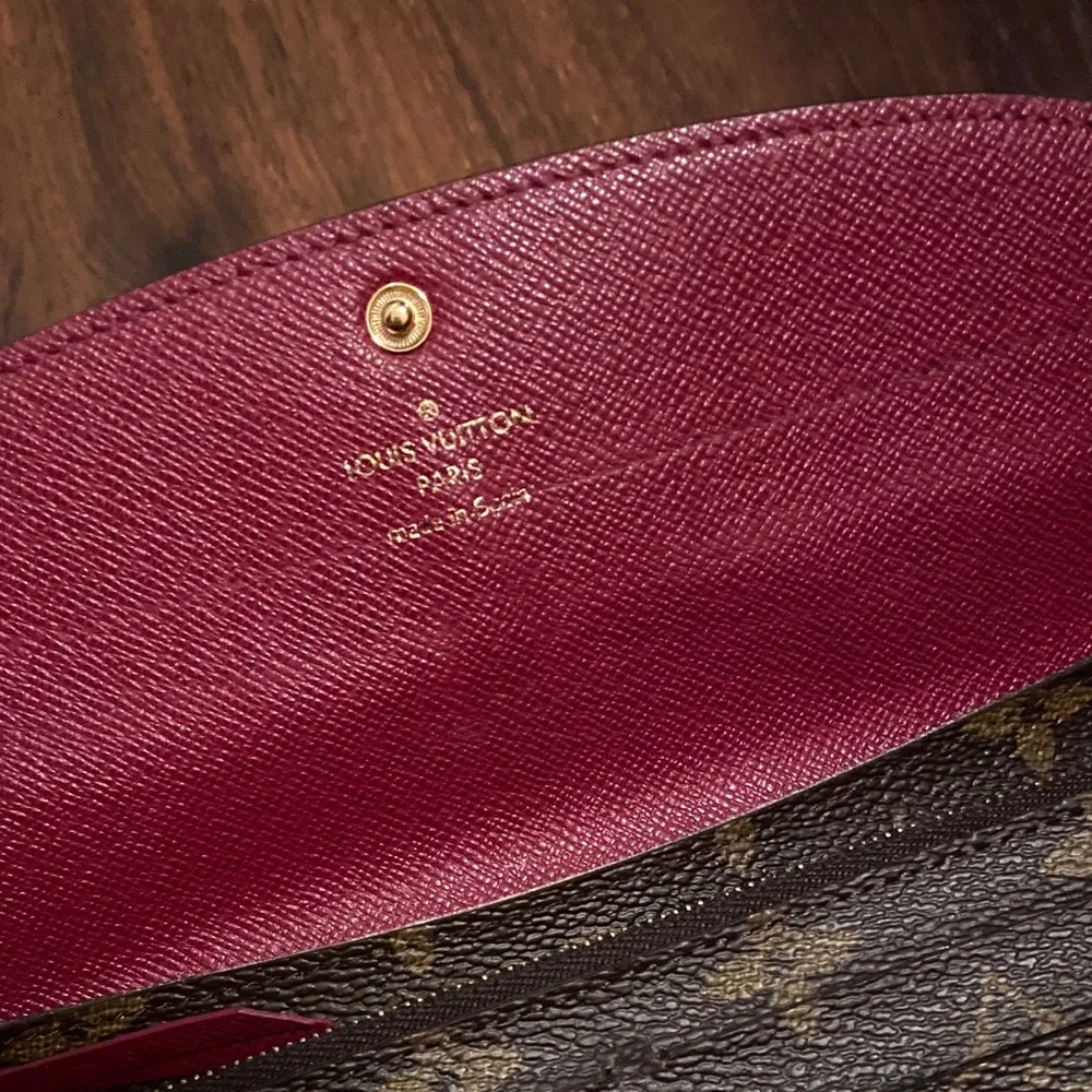 Louis Vuitton Emelie Monogram Wallet 💕 - Picture 2 of 8